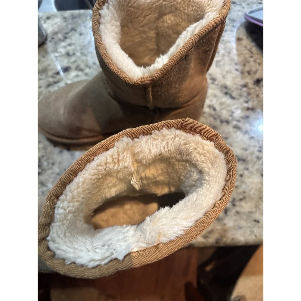 BearPaw Youth Brown Cow Suede Faux Fur Lined Pull On Boots Size 3 US